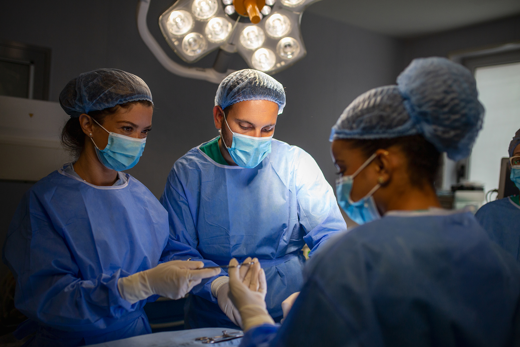 How to Verify a Plastic Surgeon’s Credentials in the Dominican Republic